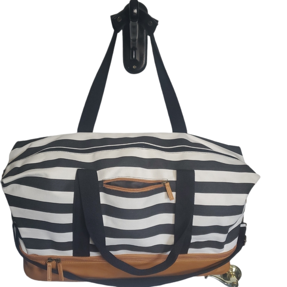DSW duffle bag w/shoe compartment